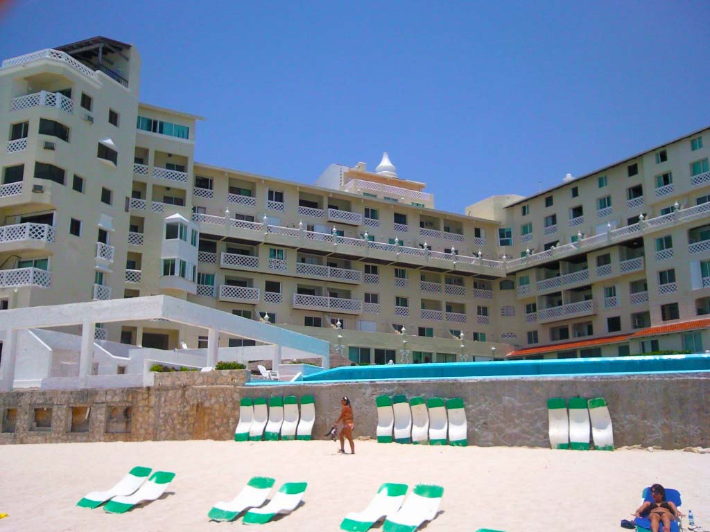 vista exterior cancun plaza