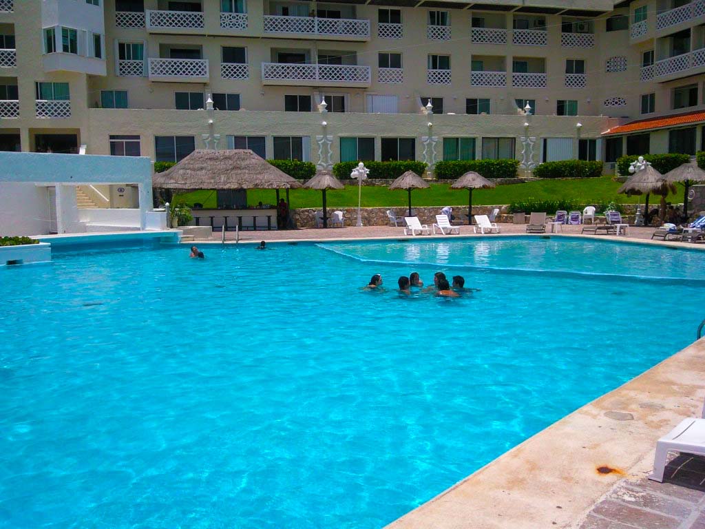 vista alberca cancun plaza